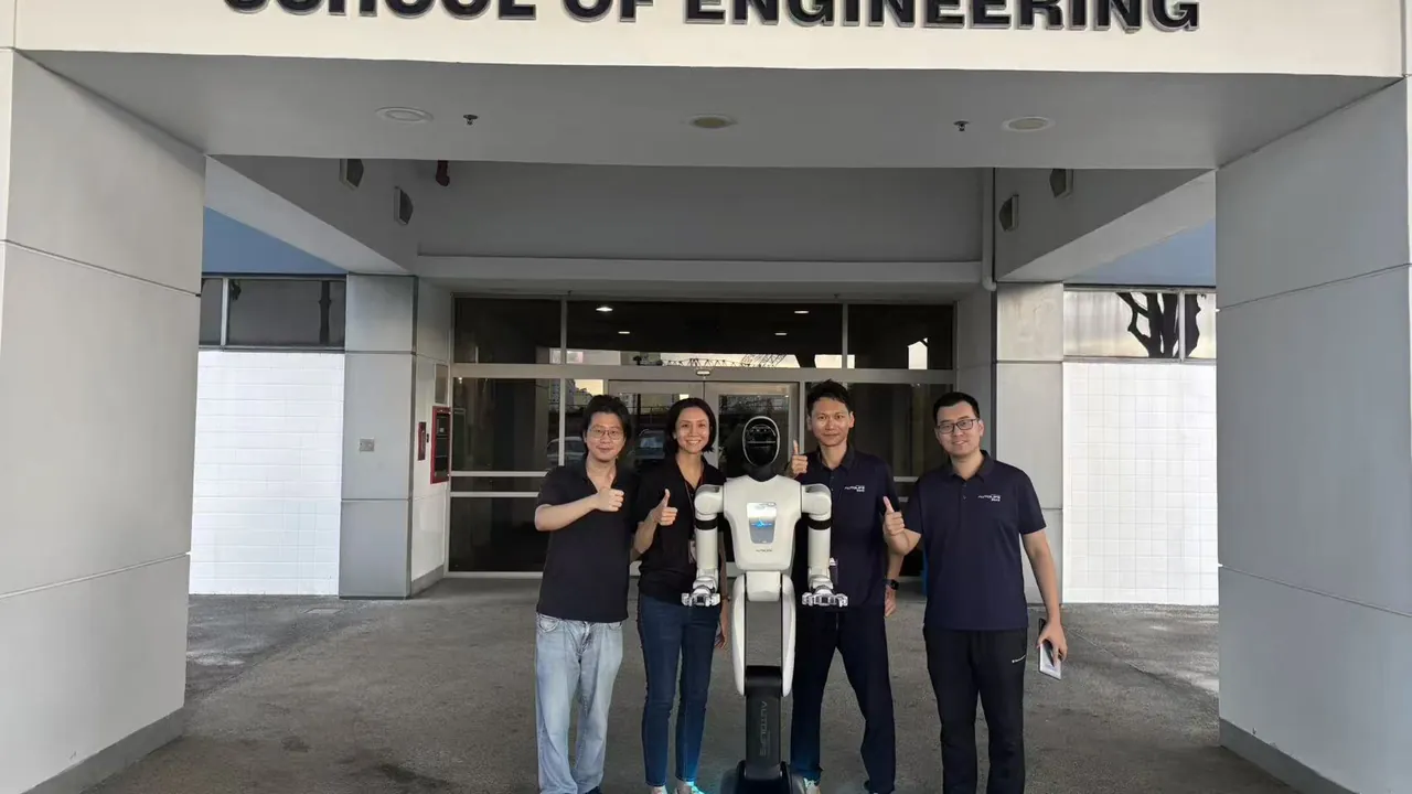 智动未来×南洋理工学院｜智能人形机器人高校联合
